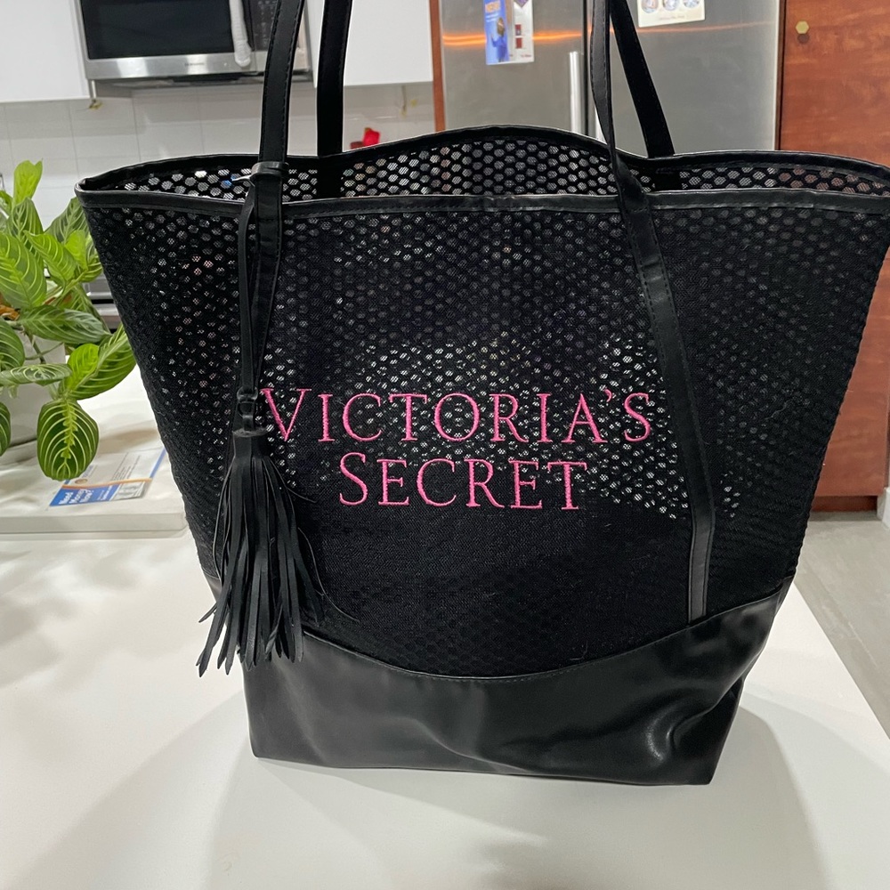 Victoria’s Secret pink bag bundle